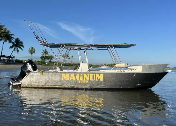 Mako 282 Center Console - 6Hr Surf Charter (1-6 People)