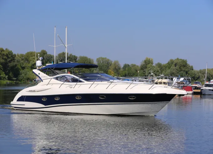 Motor Yachts Atlantis 425