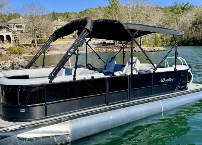 Your Lake Keowee experience starts here w/ this Bentley Sport Toon 150hp