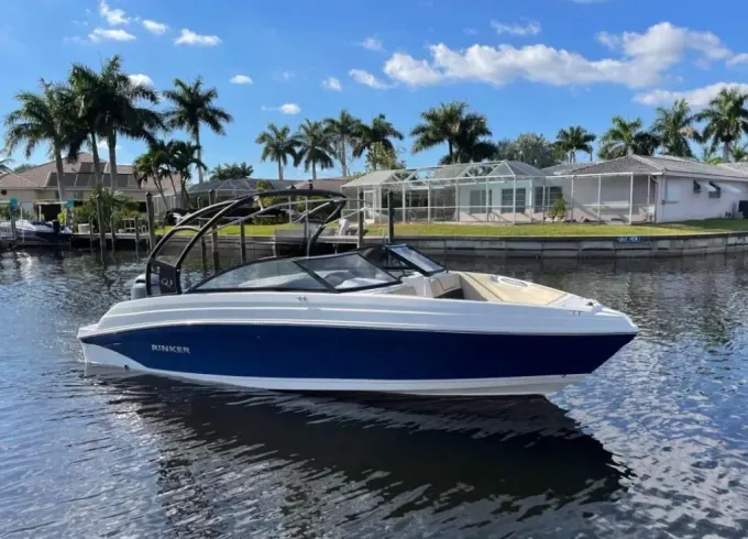 Rinker Blue 23 ft 200hp