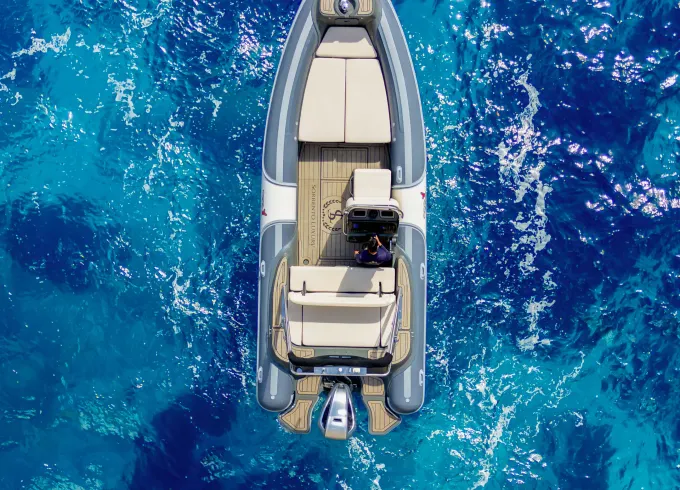 Feel the Breeze and Speed: Capri Awaits on the RIB 780!