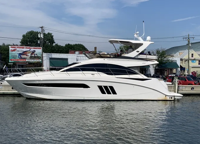 Luxurious 51’ SeaRay Flybridge Yacht With Twin 600 Hp Cummins Engine