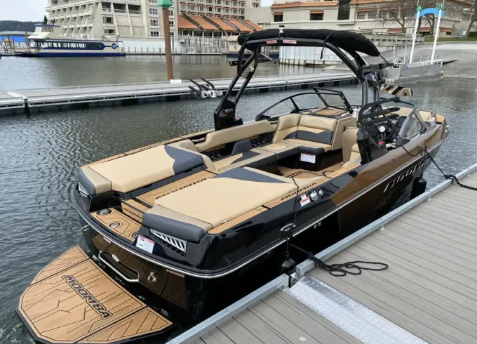 23ft Luxury Moomba Mojo Surf Boat in Provo, Utah for 12 Guests