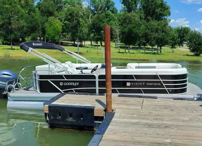 Pontoon w/ Fire Pit, Captain, FREE Fuel & NO security deposit – Joe Pool Lake