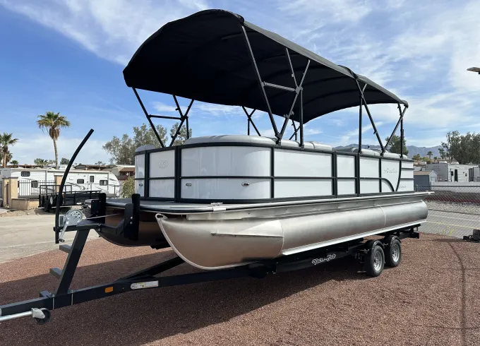 2023 bentley 23’ pontoon boat with 150hp suzuki outboard