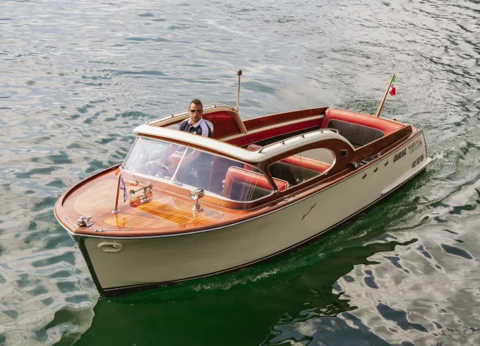 26ft Chris-Craft Wooden Boat for Lake Como Tour