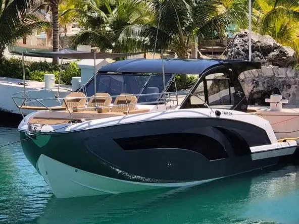 Triton 39' Yacht Charter All Inclusive In Tulum