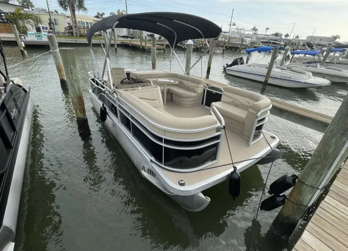 Bennington 20ft Pontoon Fun- St Pete Beach