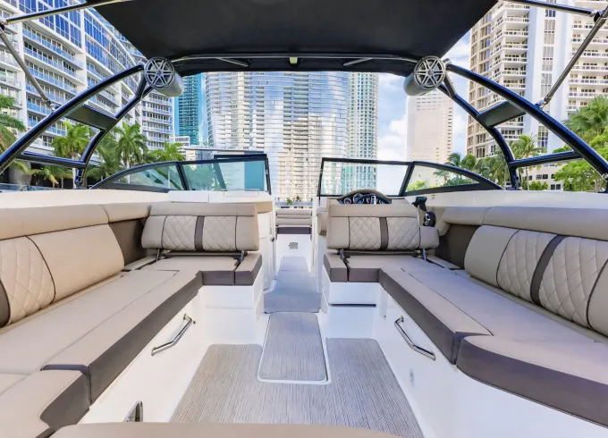 Charter this Stunning 29’ SeaRay SDX in Miami, FL - Luxury Made Easy!