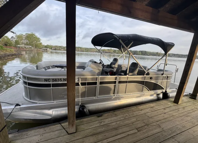 TUBE SUNSET CRUISE LAKE NORMAN 2021 Luxury Bennington 23’ Tri-Toon