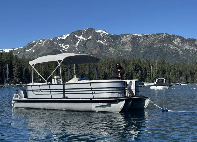 23' Starcraft Pontoon on South Lake Tahoe up to 12 people
