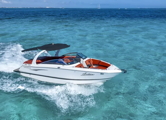 27ft Four Winns in Cancun – Modern Yacht with Sporty Look