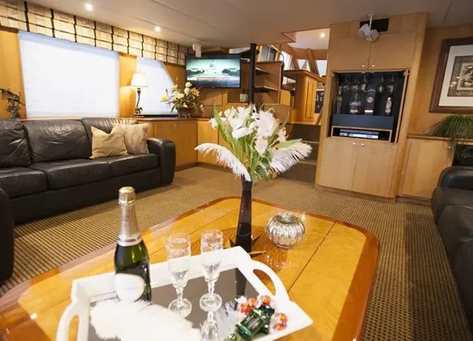Avoid the Crowds, 62’ft Rayburn Yacht Charter to Rose Island and Green cay