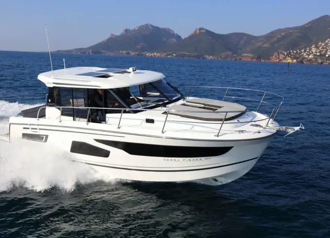 SPACIOUS JEANNEAU — MERRY FISHER 1095 (2022) FROM NAPOLI, ITALY