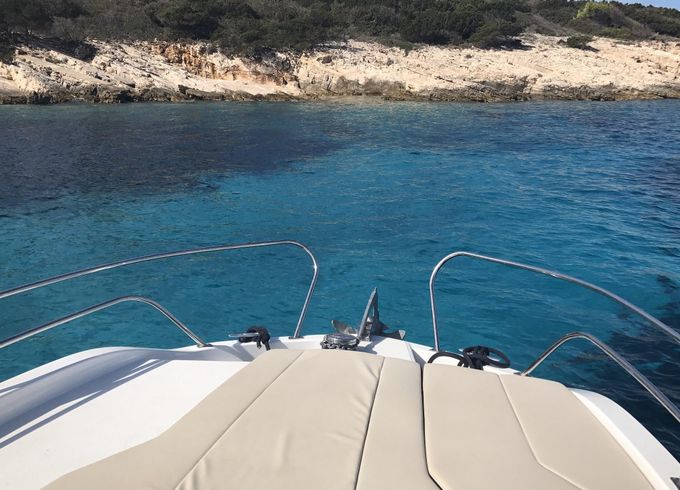 Beneteau Flyer 7.7 Sun Deck Cuddy Cabin/Walk Around rental in Split, Croatia