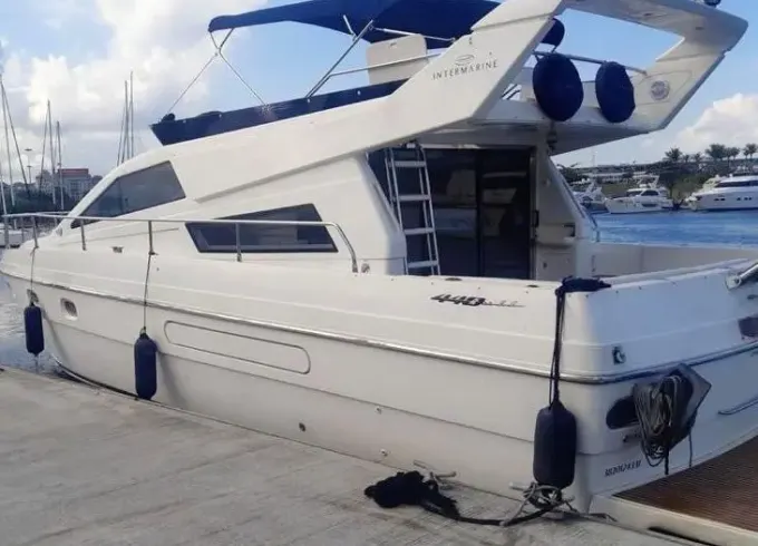 Intermarine 44ft Flybridge Yacht for Charter in Rio de Janeiro