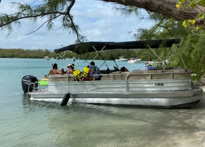 Best Seawater Pontoon Boat Rental in Miami for up to 10 peoples