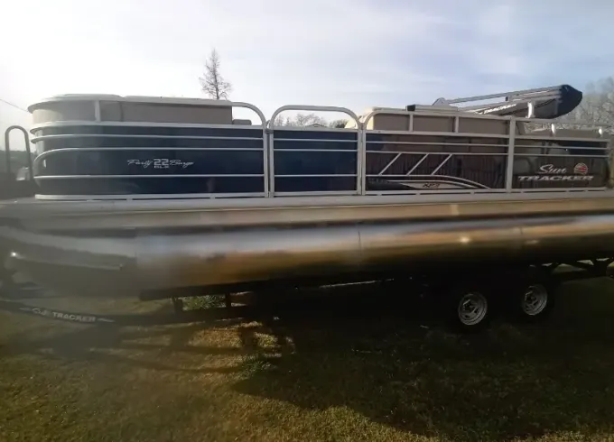 Hot Springs, AR 2022 Sun Tracker Tritoon 150hp Mercury on Lake Hamilton