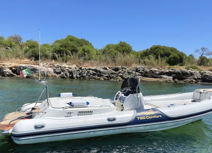 8mt (25ft) RIB powerboat in Siracusa (Ognina)
