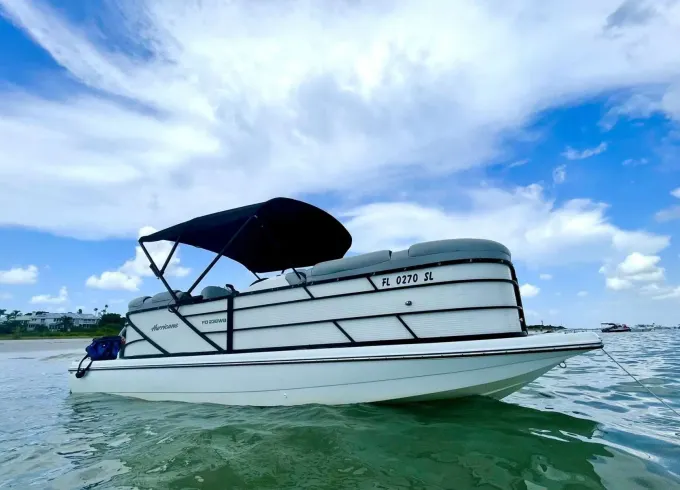 2018 Hurricane Fundeck 236 Pontoon style seating!!