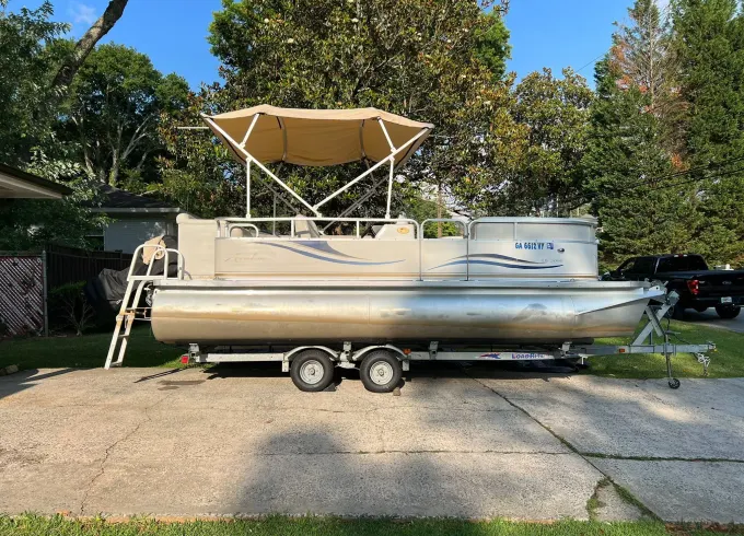 20ft Avalon LS 2100 Pontoon Boat - 10 Passenger Capacity