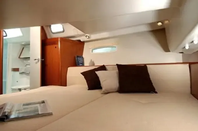 Oceanis 40 Sailing Yacht Charter