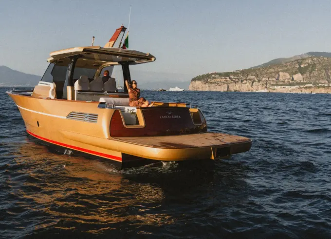 Lancia Aprea 42FT with SeaKeeper in Sorrento