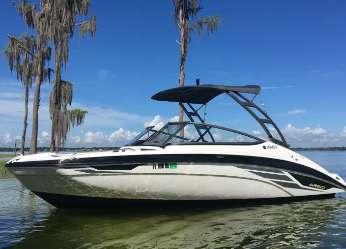 21' Yamaha Jetboat - Cruising & Wake Sports in Orlando