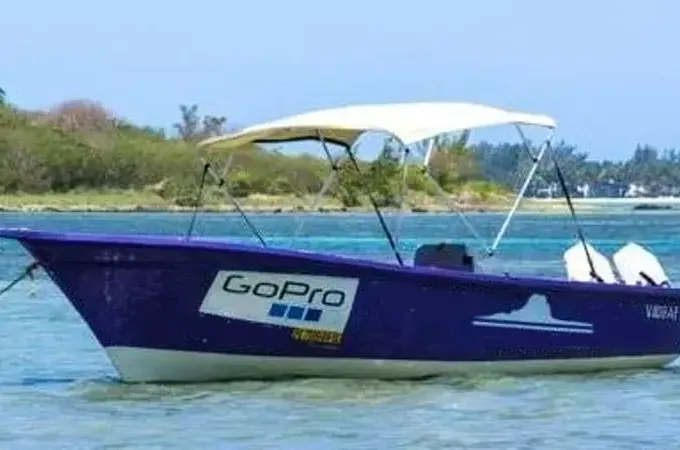 Charter 25' Pirogue Dinghy in La Gaulette, Mauritius