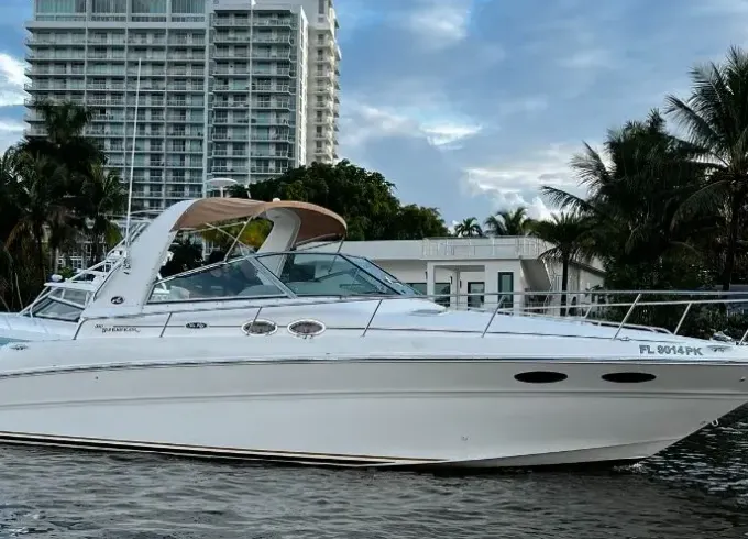 Sea Ray 33ft Motor Yacht for 13 people