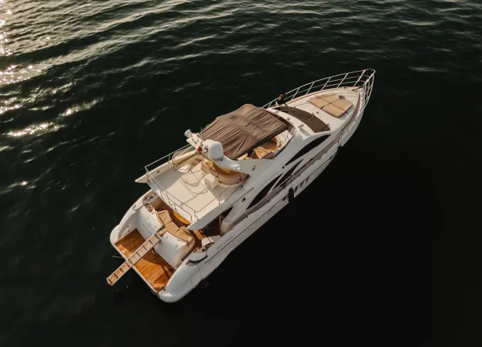 *ONLY NIGHT* sailing in Cartagena Bay for parties with DJs For 25 passengers