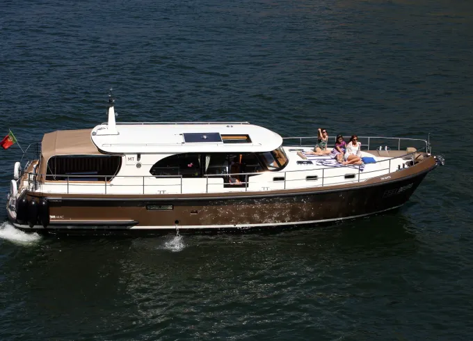 Jetten 44 Motor Yacht Charter in Vila Nova de Gaia, Portugal