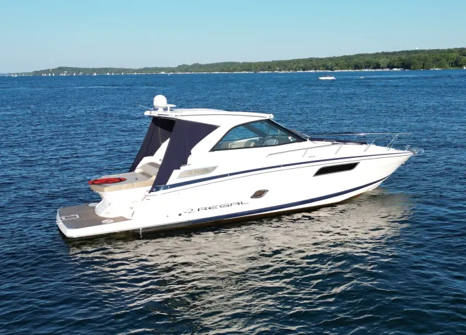 Regal 35 SC Yacht Charter on Geneva Lake, Wisconsin