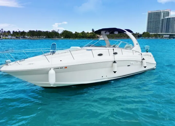 38ft Sea Ray Sundancer Motor Yacht in Fort Lauderdale