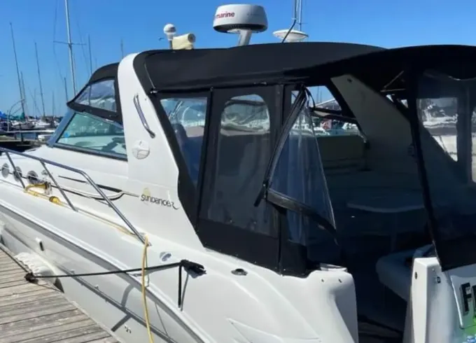 33ft SeaRay Sundancer OB Motor Yacht for Charter in Toronto