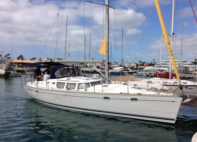 43' Jeanneau Cruising Monohull Charter in Honolulu