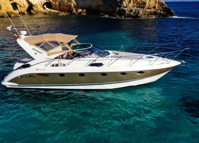 Targa 40 ofrece Rental in Port Calanova, Spain