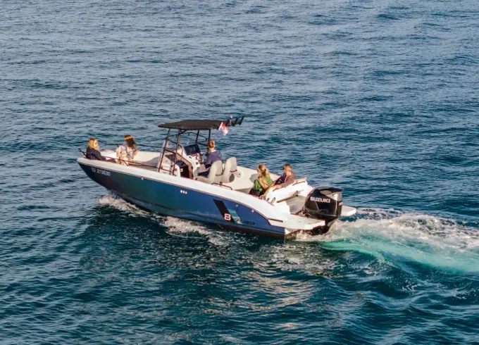Beneteau Flyer 8 Spacedeck for perfect day on the water!