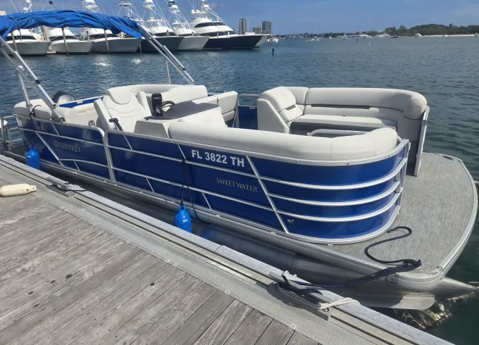 24' Godfrey Sweetwater Pontoon Boat seats up to 13, Riviera Beach