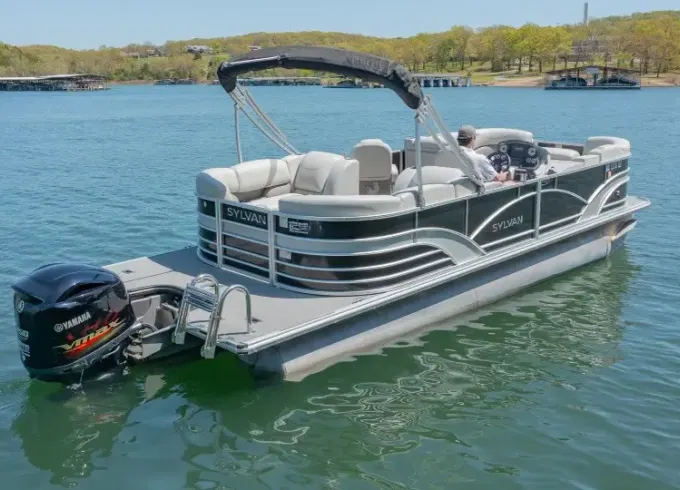 High Powered Tritoon with or without captain