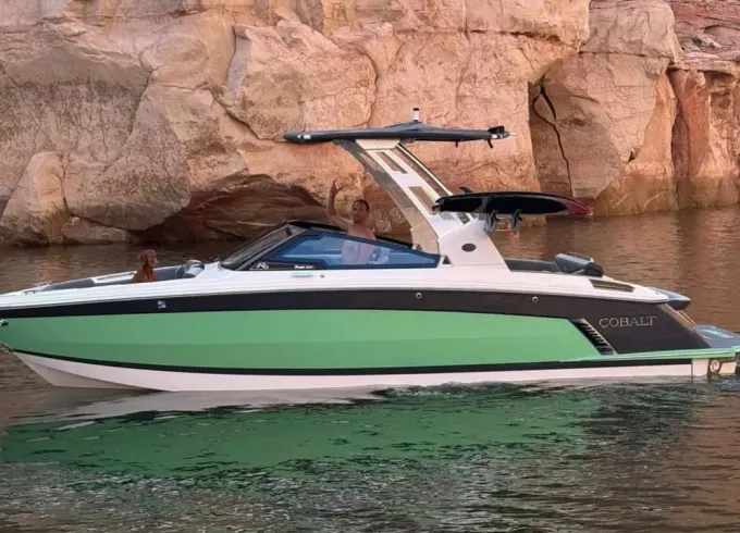 26ft Cobalt Surf Yacht for Rent With Captain