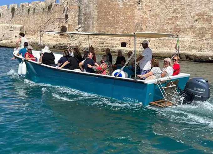 Syracuse: Ortigia Island and Sea Caves Boat Tour with Captain Mirko