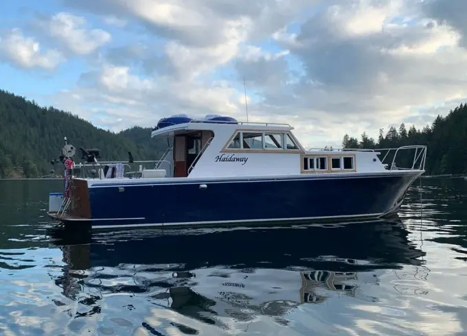 Beautiful 40ft Monk McQueen Motor Yacht
