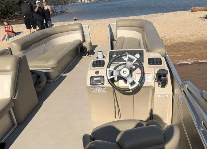 Luxury Tritoon DOG 🐕 FRIENDLY
