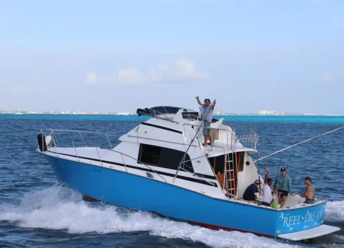 Fishing Tour Bertram 35ft in Cancún, Quintana Roo
