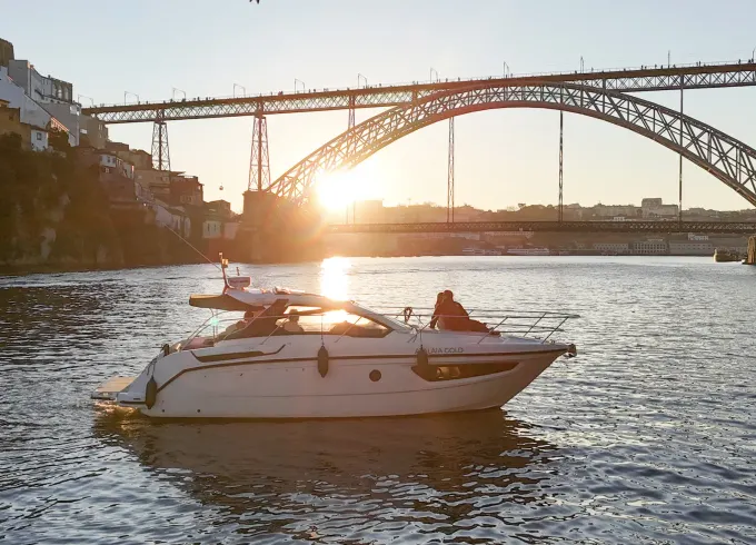 Porto: Exclusive Yacht Trip with Local Wines and Snacks