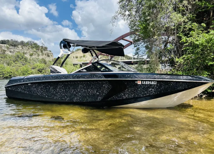 Lake Austin‘s Top Rated Surf Party Boat - Nautique G25 for up to 16 people
