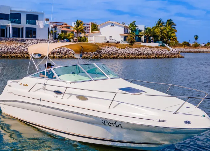 Sea Ray 22ft Motor Yacht in La Perla del Pacifico