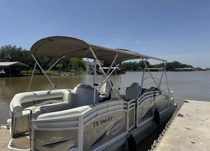 Ride the lake in style on this JC Swing Back Tritoon!!