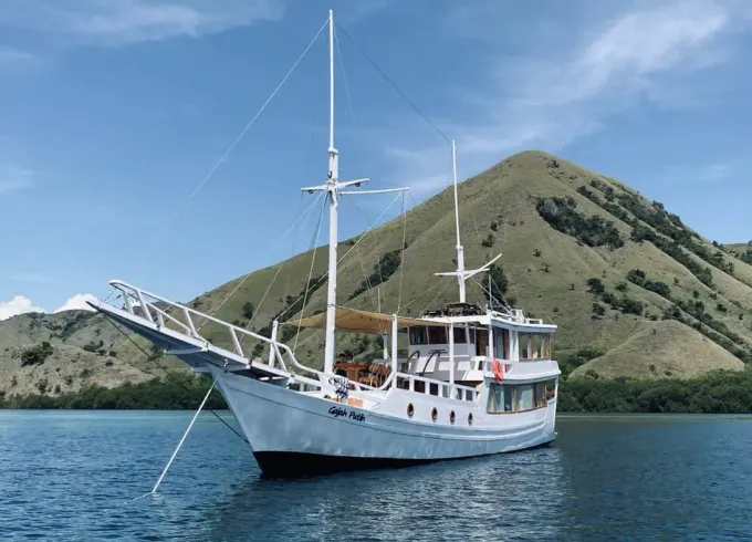 3 Days 2 Nights Private Trip Sailing Komodo By Phinisi From Labuan Bajo